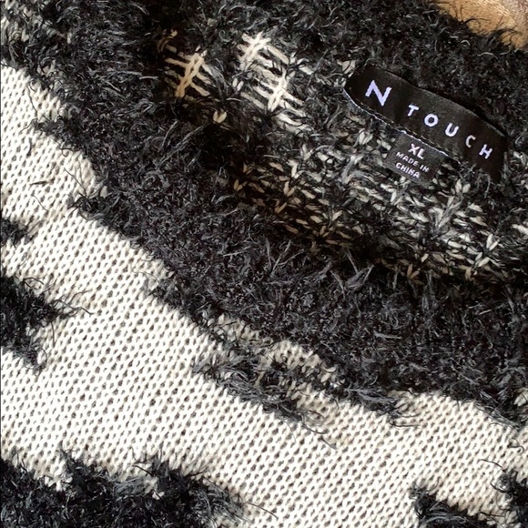 N Touch Aztec pattern sweater - Picture 3 of 8